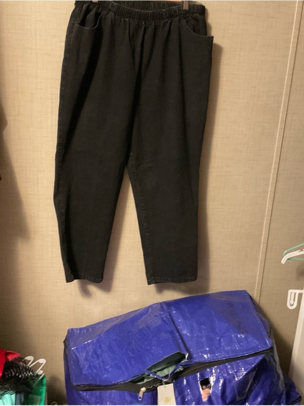 chic Black Straight-Leg Pull-On Pants